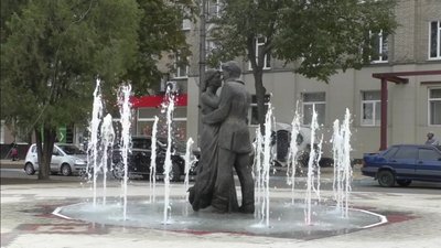 Фонтан запустили напередодні виборів: у Дружківці просіла плитка після реконструкції Фонтан запустили напередодні виборів: у Дружківці просіла плитка після реконструкції