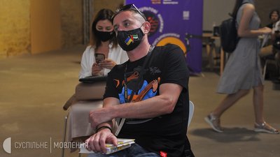 Сергій Жадан відвідав студію UA: Радіо Культура не лише як спікер, а й як слухач Сергій Жадан відвідав студію UA: Радіо Культура не лише як спікер, а й як слухач