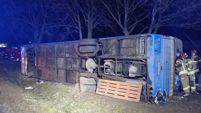 Заснув за кермом. У Польщі перекинувся автобус сполученням Чернівці – Щецин Заснув за кермом. У Польщі перекинувся автобус сполученням Чернівці – Щецин