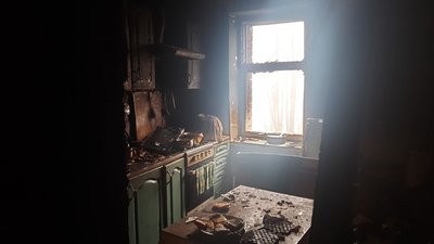 У Херсоні в пожежі, яка виникла від російських обстрілів загинула людина У Херсоні в пожежі, яка виникла від російських обстрілів загинула людина