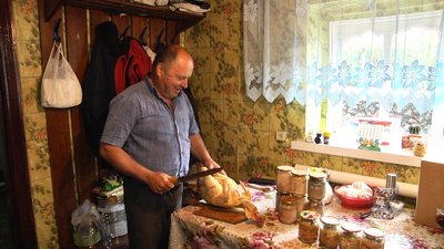 Жителі села Бистрик на Житомирщині волонтерять від початку повномасштабної війни Жителі села Бистрик на Житомирщині волонтерять від початку повномасштабної війни