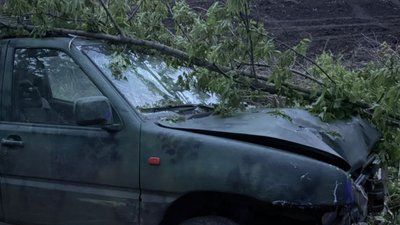 Пошкоджений внаслідок аварії автомобіль у Лозівському районі на Харківщині