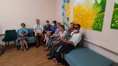 Казки та твори класиків. У Лисичанськ для людей з порушеннями зору передали книги шрифтом Брайля Казки та твори класиків. У Лисичанськ для людей з порушеннями зору передали книги шрифтом Брайля