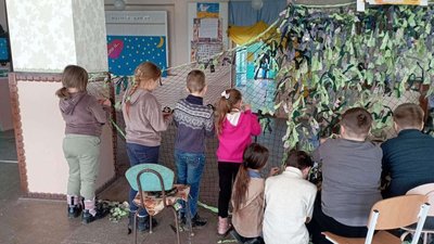 "Завдяки військовим ми живемо у спокої". Як волонтерять у Росохацькому ліцеї на Франківщині "Завдяки військовим ми живемо у спокої". Як волонтерять у Росохацькому ліцеї на Франківщині