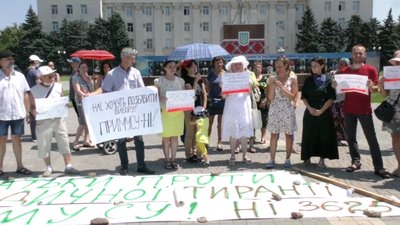 У Херсоні мітингували проти обов'язкової вакцинації. Фахівці розвінчують міфи