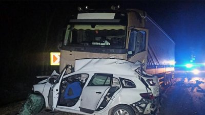 Зіткнулися легковик та вантажівка: у ДТП на Хмельниччині загинуло двоє людей