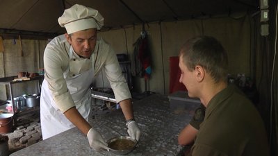 Пішов до війська і став кухарем: історія багатодітного батька з Хмельниччини Олександра Хомюка Пішов до війська і став кухарем: історія багатодітного батька з Хмельниччини Олександра Хомюка