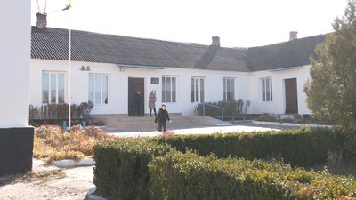 Незручності в освіті: як вчаться в одній з найстаріших і аварійних шкіл Рівненщини Незручності в освіті: як вчаться в одній з найстаріших і аварійних шкіл Рівненщини