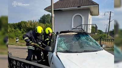 ДТП на залізничному переїзді на Чернігівщині: у Носівці постраждав водій