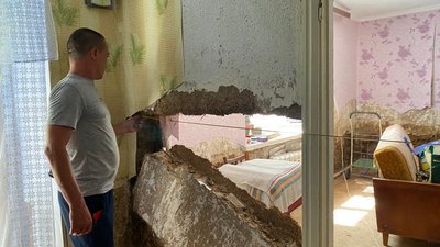 Закарпатські архітектори та інженери обстежують будівлі у Чорнобаївці, які підтопило після підриву Каховської ГЕС Закарпатські архітектори та інженери обстежують будівлі у Чорнобаївці, які підтопило після підриву Каховської ГЕС