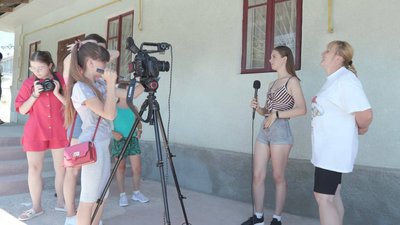 На Тернопільщині переселенка відкрила літню кінолабораторію для дітей На Тернопільщині переселенка відкрила літню кінолабораторію для дітей