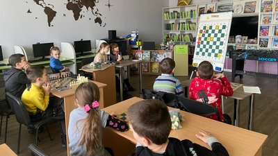У Полтаві відкрили додаткові місця, де можна безплатно навчатися грати в шахи