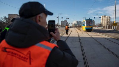 Кличко відкрив рух трамваїв і авто оновленим Дегтярівським шляхопроводом у Києві