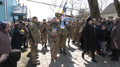 Повернувся з-за кордону, щоб захищати Україну: у Рівному попрощалися із загиблим Сергієм Бабичем