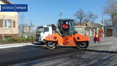 Через прохання і обмеження руху: відремонтували дорогу в Мошнах на Черкащині Через прохання і обмеження руху: відремонтували дорогу в Мошнах на Черкащині