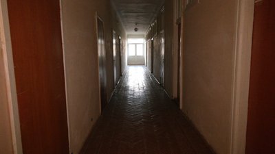Батьки учнів одного з ліцеїв Франківська виступили проти, щоб у класах їхніх дітей зробили гуртожиток для переселенців Батьки учнів одного з ліцеїв Франківська виступили проти, щоб у класах їхніх дітей зробили гуртожиток для переселенців