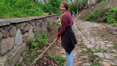 Черкасці вийшли на суботник Черкасці вийшли на суботник