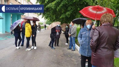 Жителі двох сіл на Кіровоградщині протестували проти закриття старших класів у місцевих школах