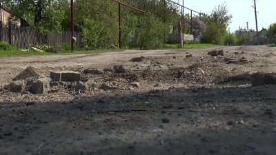 "Поверніть дорогу". Сватівчани прохають відновити зруйноване дорожнє покриття об'їзної вулиці