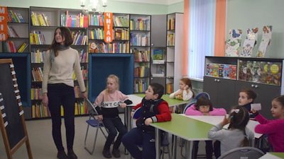 Переселенка Юлія Василенко, яка нині проживає на Житомирщині, мріє відновити у Маріуполі бібліотеку Переселенка Юлія Василенко, яка нині проживає на Житомирщині, мріє відновити у Маріуполі бібліотеку