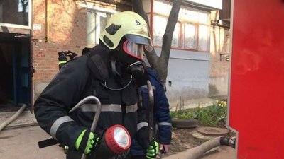 У Вінниці горіла п'ятиповерхівка: одна людина в лікарні У Вінниці горіла п'ятиповерхівка: одна людина в лікарні