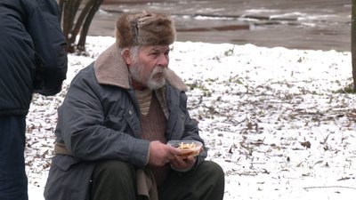 У центрі Рівного почали годувати людей в скруті
