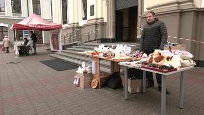 100% вторгованих грошей віддає для ЗСУ. Прикарпатець Юрій Бойчук організовує щонедільні ярмарки, щоб допомогти армії 100% вторгованих грошей віддає для ЗСУ. Прикарпатець Юрій Бойчук організовує щонедільні ярмарки, щоб допомогти армії