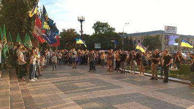 "Ні капітуляції": у Харкові понад 200 людей вийшли на акцію протесту "Ні капітуляції": у Харкові понад 200 людей вийшли на акцію протесту