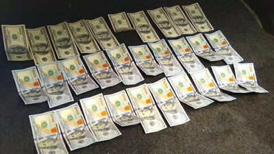 На Франківщині голову ОТГ затримали на хабарі у понад три тисячі доларів