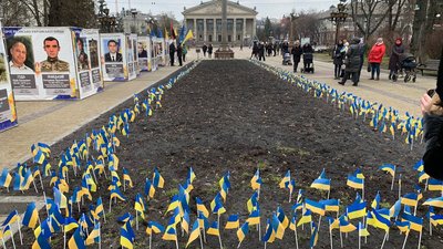 "Ціна війни": у центрі Тернополя вшановують загиблих військовослужбовців