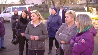 У волинському райцентрі дід залякує сусідів У волинському райцентрі дід залякує сусідів