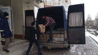 Тернопільські волонтери підготували продуктові набори для одиноких людей Тернопільські волонтери підготували продуктові набори для одиноких людей