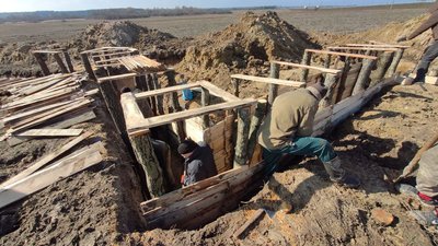Жителі громади на Волині укріплюють бліндажі: збудували вже 300 метрів Жителі громади на Волині укріплюють бліндажі: збудували вже 300 метрів
