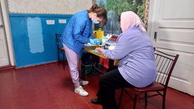 В село Семенівка на Сумщині приїхав рухомий флюорографічний кабінет В село Семенівка на Сумщині приїхав рухомий флюорографічний кабінет