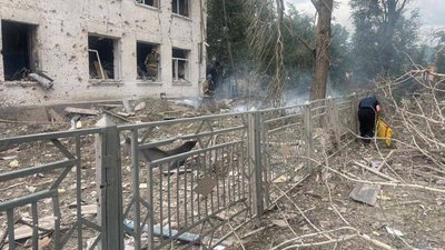 Під завалами у місці видачі гуманітарної допомоги в Оріхові можуть залишатися троє людей Під завалами у місці видачі гуманітарної допомоги в Оріхові можуть залишатися троє людей