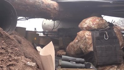 Сили оборони показали як відбивають щоденні атаки російських військових під Бахмутом Сили оборони показали як відбивають щоденні атаки російських військових під Бахмутом