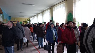 Борошно, олія та цукор: у Полтаві роздають продуктові набори для переселенців Борошно, олія та цукор: у Полтаві роздають продуктові набори для переселенців
