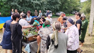 У громадах Кіровоградщини попрощалися з захисниками Віктором Савченком У громадах Кіровоградщини попрощалися з захисниками Віктором Савченком