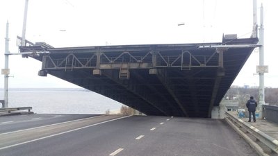 В Миколаєві розвели мости: зі стоянки МСЗ вивели теплохід "Олександр Пекс" В Миколаєві розвели мости: зі стоянки МСЗ вивели теплохід "Олександр Пекс"