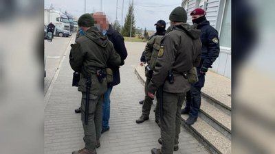 На КПП "Ужгород" відбулась екстрадиція засудженого в Словаччині українця На КПП "Ужгород" відбулась екстрадиція засудженого в Словаччині українця
