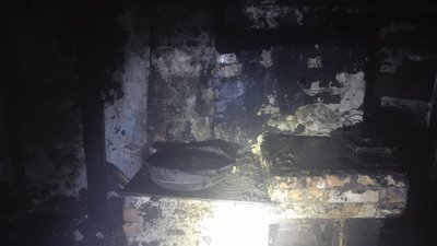 На Чернігівщині під час пожежі будинку знайшли тіло господаря На Чернігівщині під час пожежі будинку знайшли тіло господаря
