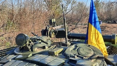 Лірика на фронті. На Миколаївщині військовий ремонтує танки та пише вірші Лірика на фронті. На Миколаївщині військовий ремонтує танки та пише вірші