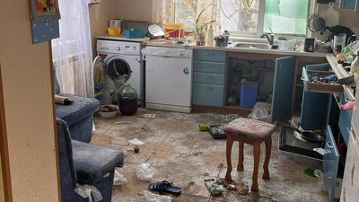 Волонтер з Луцька показав, як російські військові захарастили його дім на Київщині