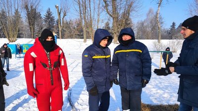 Хресна хода і пірнання: як лучани святкують Водохреще Хресна хода і пірнання: як лучани святкують Водохреще