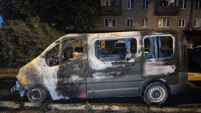 Спалене військове авто у Києві