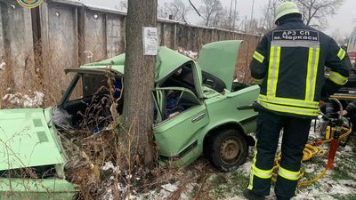В'їхав у дерево: внаслідок ДТП загинув черкащанин