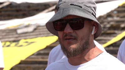 Скелетон та бобслей: на розбомбленому стадіоні Гагаріна в Чернігові організували перше тренування для дітей Скелетон та бобслей: на розбомбленому стадіоні Гагаріна в Чернігові організували перше тренування для дітей