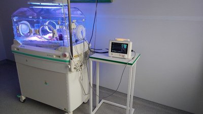Львівському перинатальному центру передали обладнання зі Швейцарії