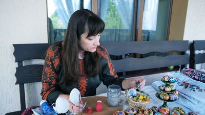"Іноземці пропонували викупити все, щоб підтримати Україну", — вінничанка створює та продає мальованки