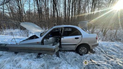 Смертельна ДТП на Чернігівщині: загинув 24-річний водій, який в'їхав у металеву огорожу
